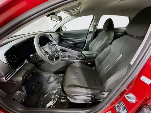 Used 2024 Hyundai Elantra SEL image 15