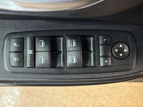 Used 2016 Jeep Cherokee Trailhawk w/ Leather Interior Group AWD/4WD image 17