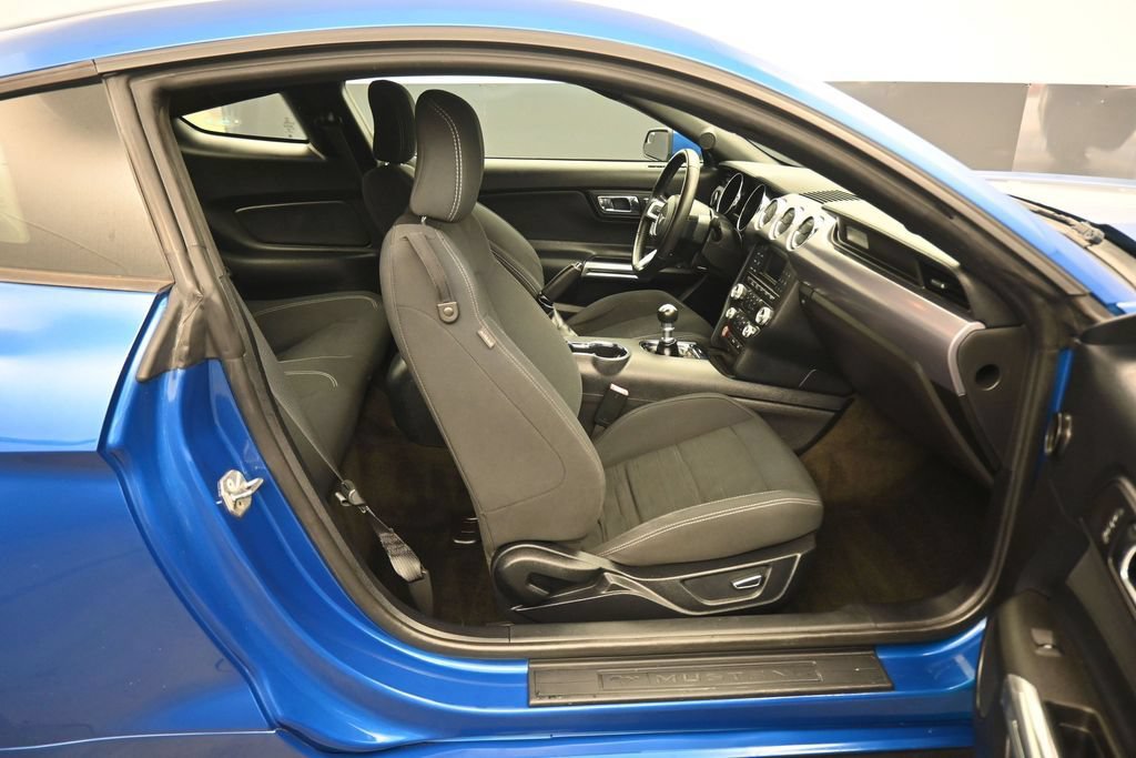 Used 2017 Ford Mustang Coupe RWD image 32