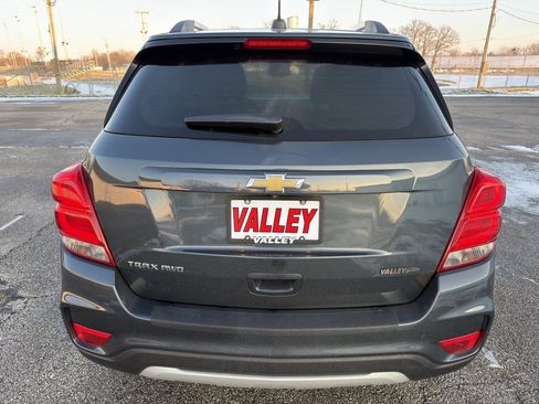 Used 2021 Chevrolet Trax LT w/ LT Convenience Package image 5