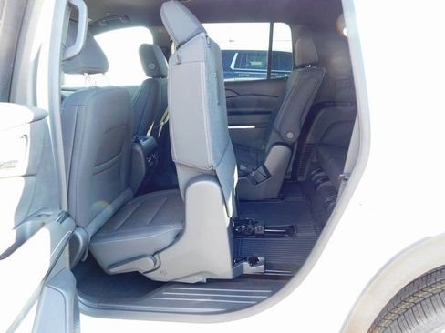 New 2026 Chevrolet Traverse LT w/ LPO, Floor Liner Package image 32