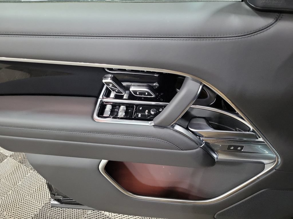 New 2026 Land Rover Range Rover Long Wheelbase SE AWD/4WD image 14