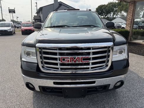 Used 2009 GMC Sierra 2500 SLE w/ Convenience Package AWD/4WD image 3