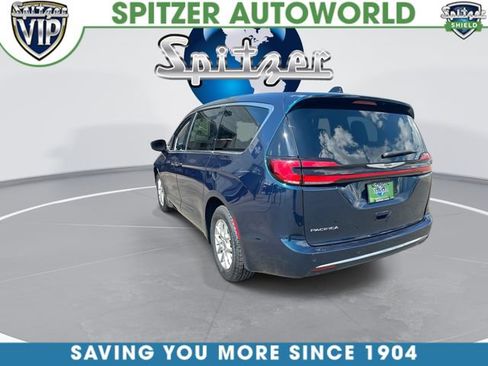Used 2024 Chrysler Pacifica Touring-L FWD image 7