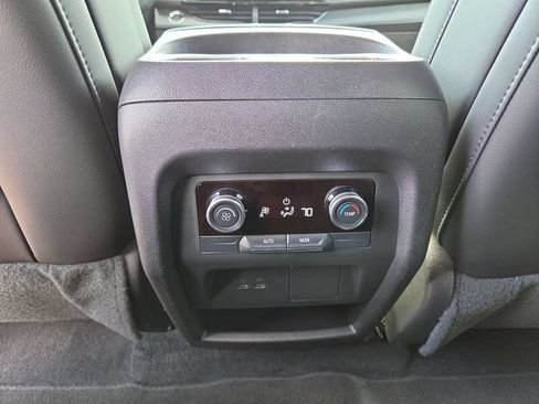 Certified 2025 Buick Enclave Preferred FWD image 22