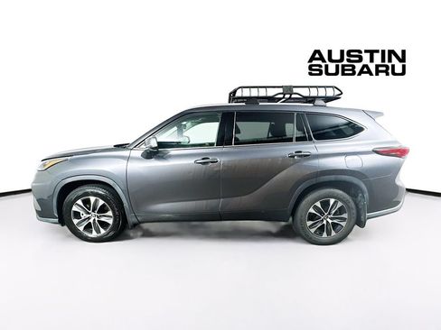 Used 2020 Toyota Highlander XLE AWD/4WD image 4