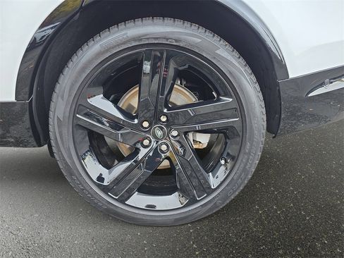 New 2025 Land Rover Discovery Dynamic SE image 36