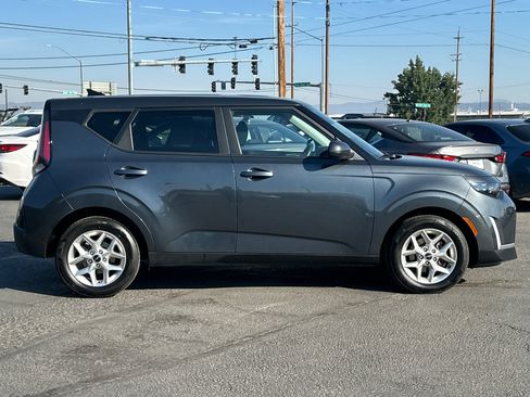 Used 2024 Kia Soul LX w/ Option Group 015 FWD image 3