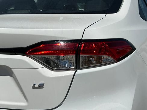 Used 2025 Toyota Corolla LE FWD image 13