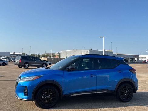 Certified 2024 Nissan Kicks SR w/ SR Premium Package FWD image 11