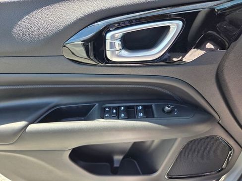 New 2026 Jeep Compass Latitude image 26