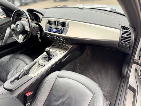Used 2004 BMW Z4 2.5i image 18