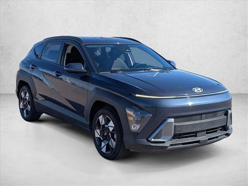 Used 2025 Hyundai Kona SEL image 3