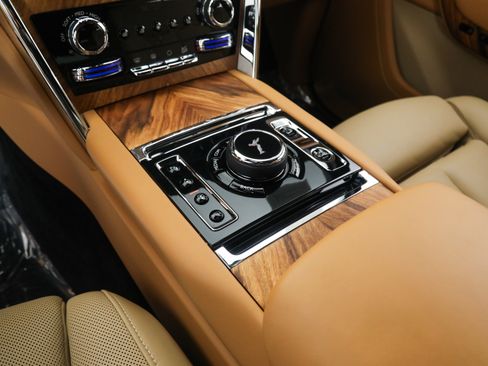 Used 2022 Rolls-Royce Cullinan image 32