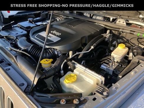 Used 2017 Jeep Wrangler Unlimited Sahara image 11