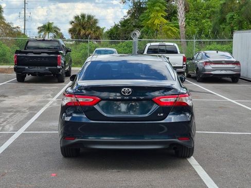 Used 2018 Toyota Camry LE FWD image 3