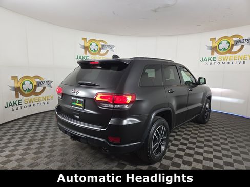 Used 2019 Jeep Grand Cherokee Trailhawk w/ Trailhawk Luxury Group AWD/4WD image 10