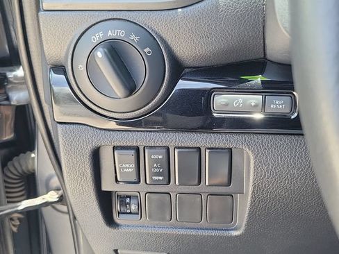 Used 2023 Nissan Titan SV w/ SV Convenience Package AWD/4WD image 18