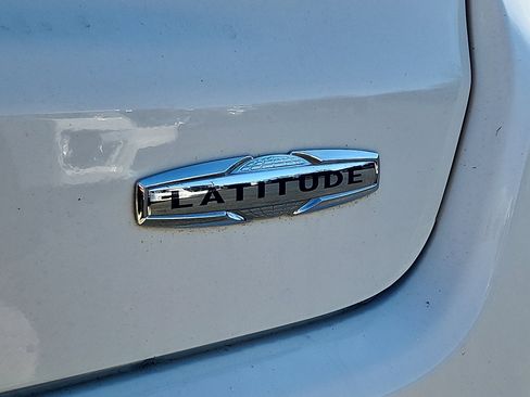 Used 2017 Jeep Compass Latitude image 31