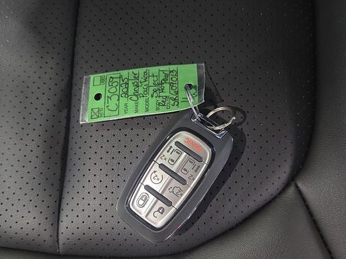 New 2025 Chrysler Pacifica Select FWD image 22