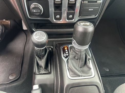 Used 2024 Jeep Wrangler Sport AWD/4WD image 17