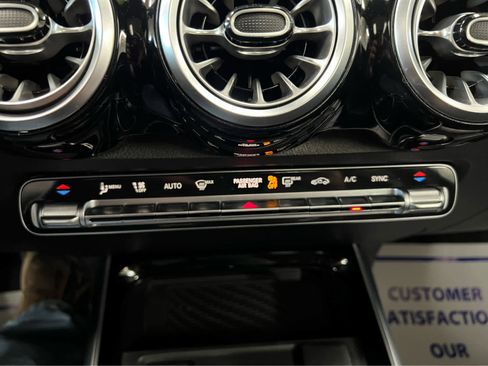 Used 2024 Mercedes-Benz GLB 250 4MATIC image 27