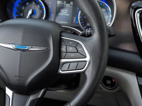 Used 2020 Chrysler Voyager Lxi image 21