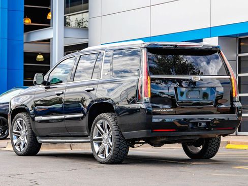 Used 2016 Cadillac Escalade Luxury AWD/4WD image 3