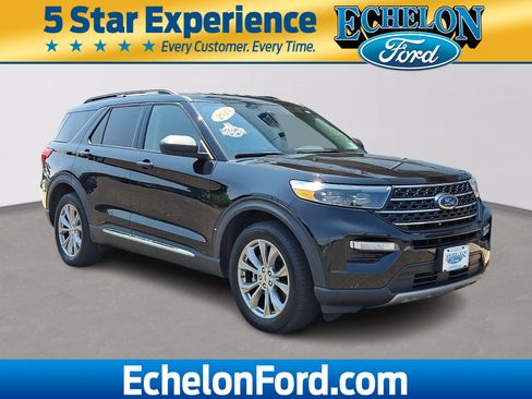 Certified 2023 Ford Explorer XLT w/ Equipment Group 202A AWD/4WD image 1