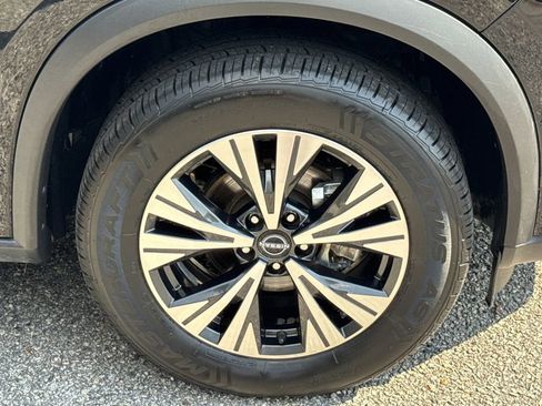 Used 2023 Nissan Rogue SV image 12