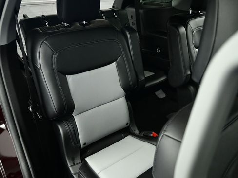 Used 2023 Ford Explorer XLT w/ Equipment Group 202A image 31