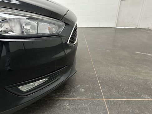 Used 2017 Ford Focus SEL image 2