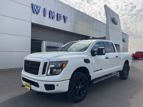 Used 2018 Nissan Titan SV w/ SV Convenience Package AWD/4WD image 1