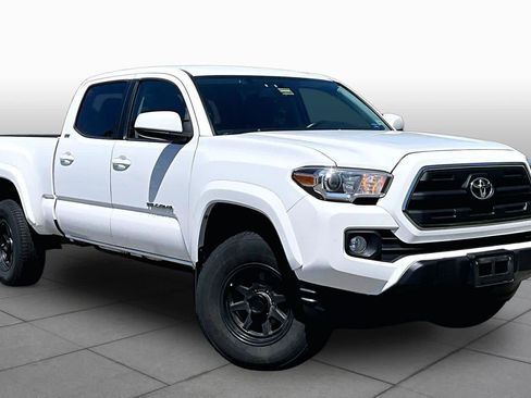 Used 2016 Toyota Tacoma SR5 w/ SR5 Appearance Package (SN) AWD/4WD image 3