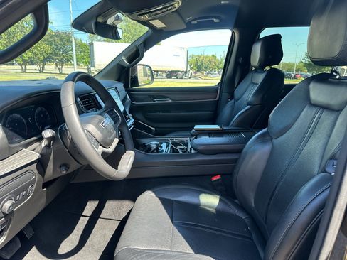 Used 2024 Jeep Wagoneer Series II w/ Flexible Seating Group RWD image 21