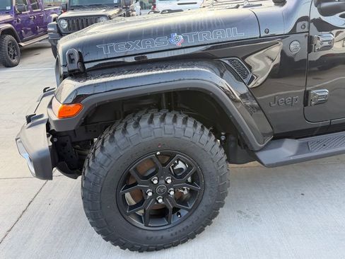 New 2026 Jeep Gladiator Sport image 9