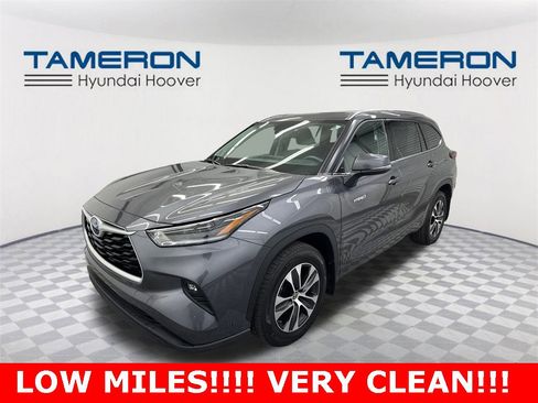 Used 2021 Toyota Highlander XLE image 1