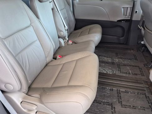 Used 2016 Toyota Sienna XLE FWD image 19