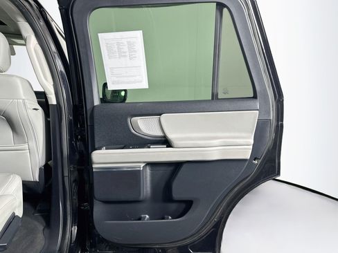 Used 2025 Ford Expedition Active AWD/4WD image 34