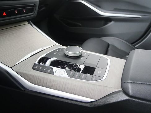 Used 2025 BMW 330i Sedan w/ Premium Package RWD image 24