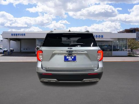 Used 2022 Ford Explorer XLT w/ Equipment Group 202A AWD/4WD image 4
