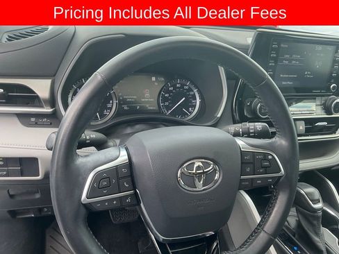 Used 2021 Toyota Highlander XLE FWD image 12
