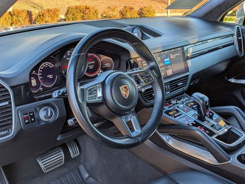 Used 2021 Porsche Cayenne Turbo image 11
