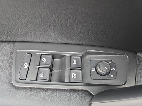 Certified 2022 Volkswagen Tiguan S image 27