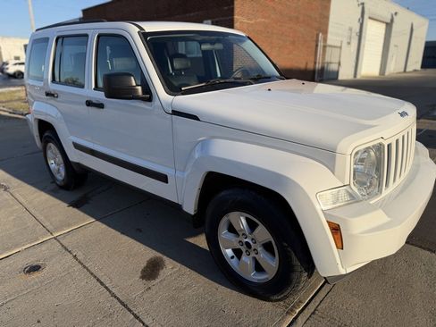Used 2012 Jeep Liberty Sport image 4