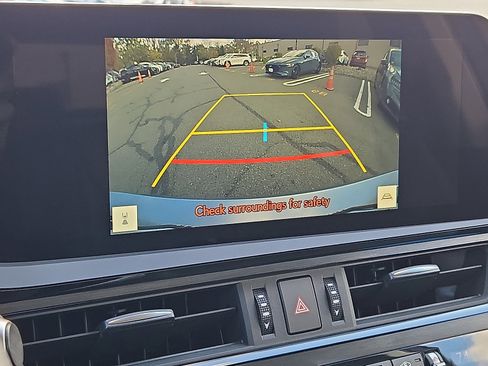 Certified 2023 Lexus ES 300h w/ Luxury Package image 19