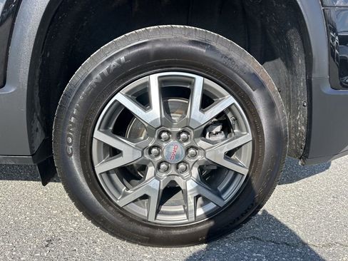 Used 2023 GMC Acadia SLE image 27