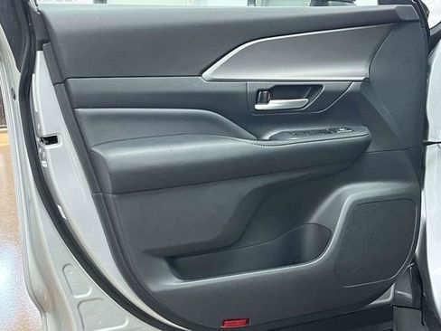 Used 2025 Toyota Grand Highlander FWD image 16
