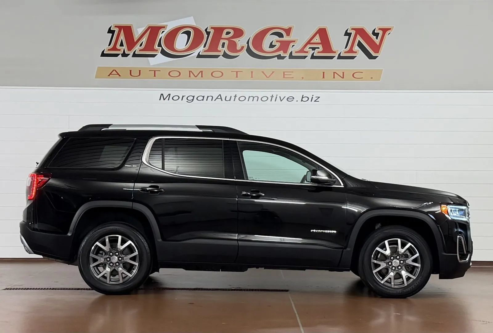 Used 2023 GMC Acadia SLE w/ Driver Convenience Package AWD/4WD image 2