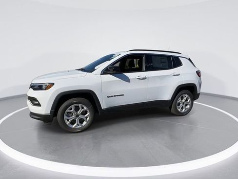 New 2026 Jeep Compass Latitude image 4